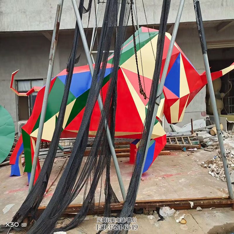 钢铸几何牛雕塑 园林景观小品抽象雕塑生产 地产精神堡垒动物雕塑批发